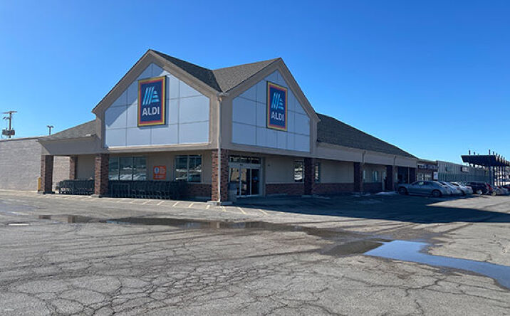 Pictures of Retail property located at 105 SW 29th St, Topeka, KS 66611 for sales - image #1