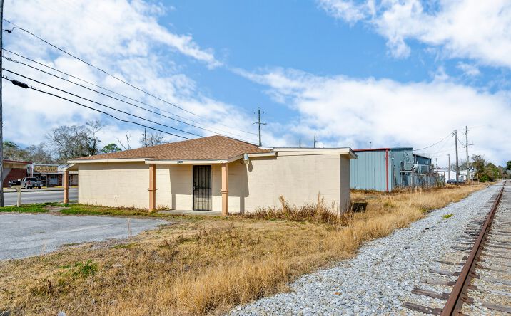 Pictures of Office, Retail property located at 3630 Main St, Moss Point, MS 39563 for sales - image #1