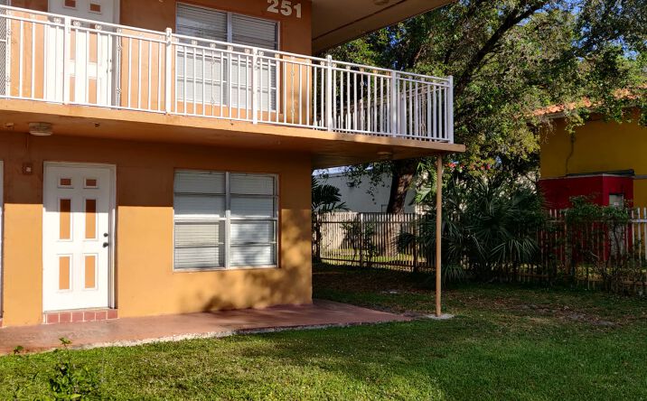 Pictures of Multifamily property located at 271 NW 177th St, Miami Gardens, FL 33169 for sales - image #1