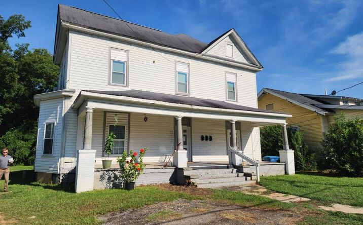 Pictures of Multifamily property located at 215 Grace St, Greenwood, SC 29649 for sales - image #1
