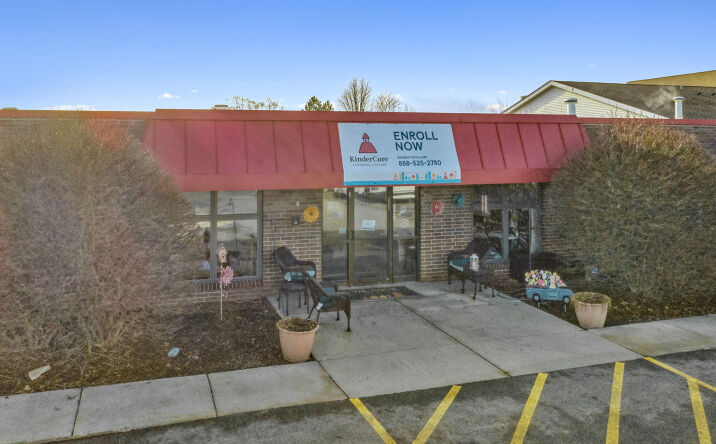 Pictures of Retail property located at 925 E Nerge Rd, Roselle, IL 60172 for sales - image #1