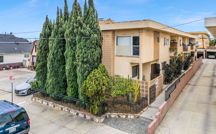 Pictures of Multifamily property located at 4376 W 134th St, Hawthorne, CA 90250 for sales - image #1