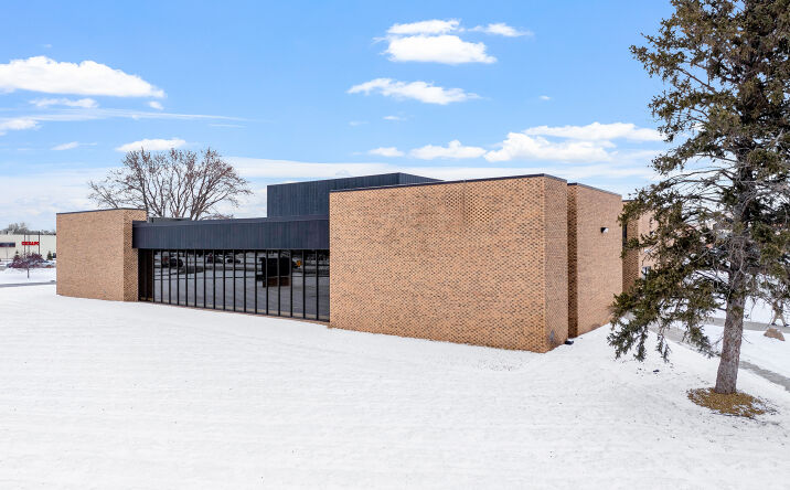 Pictures of Office, Retail property located at 231 County Hwy 10, Blaine, MN 55434 for sales - image #1