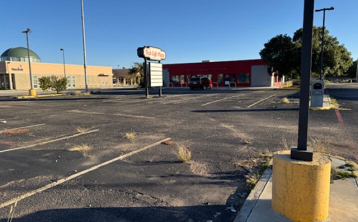 Pictures of Retail property located at 4631 50th St, Lubbock, TX 79414 for sales - image #1