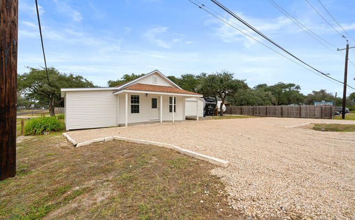 Pictures of Retail, Mobile Home Park property located at 2118 Market Street, ROCKPORT, TX 78382 for sales - image #1