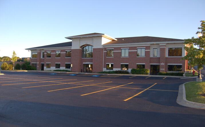 Pictures of Office property located at 1607 E Main St, St. Charles, IL 60174 for sales - image #1