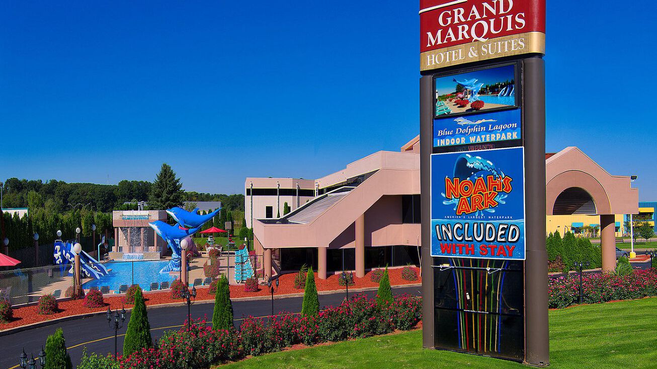 Pictures of Hospitality property located at 840 Wisconsin Dells Pkwy S, Wisconsin Dells, WI 53965 for sales - image #1