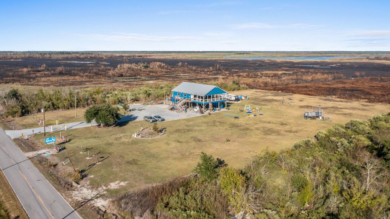 Pictures of Retail property located at 9585 Big Lake Rd, Lake Charles, LA 70605 for sales - image #1