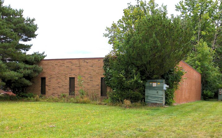 Pictures of Industrial property located at 38332 Airport Pkwy, Willoughby, OH 44094 for sales - image #1
