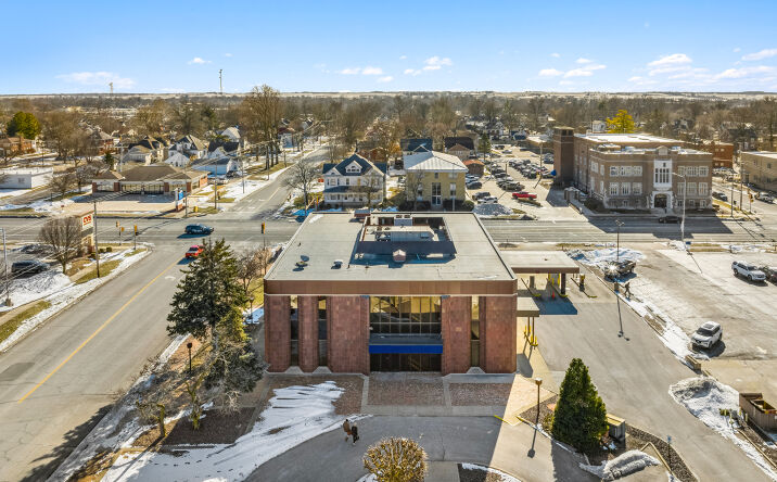 Pictures of Retail property located at 1400 Charleston Ave, Mattoon, IL 61938 for sales - image #1