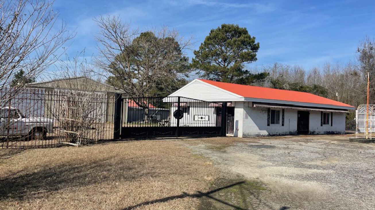 Pictures of Industrial property located at 17838 NC-131 Hwy, Bladenboro, NC 28320 for sales - image #1