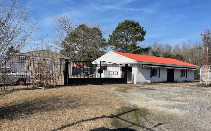 Pictures of Industrial property located at 17838 NC-131 Hwy, Bladenboro, NC 28320 for sales - image #1