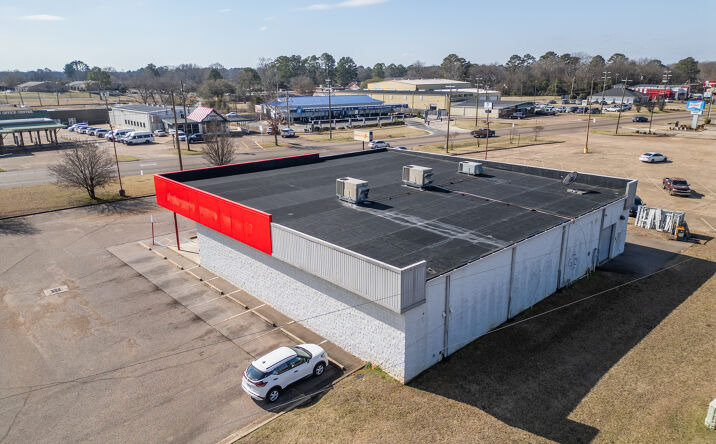 Pictures of Retail property located at 245 Alabama St, Columbus, MS 39702 for sales - image #1