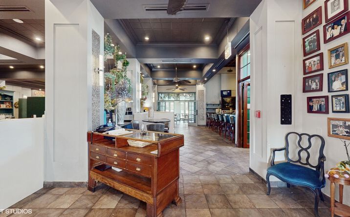 Pictures of Retail property located at  for sales - image #1