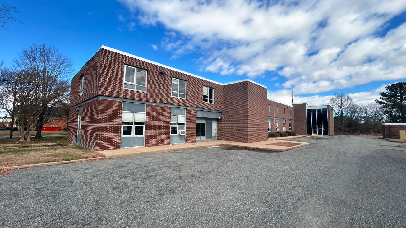 Pictures of Office property located at 9302 Warwick Blvd, Newport News, VA 23601 for sales - image #1