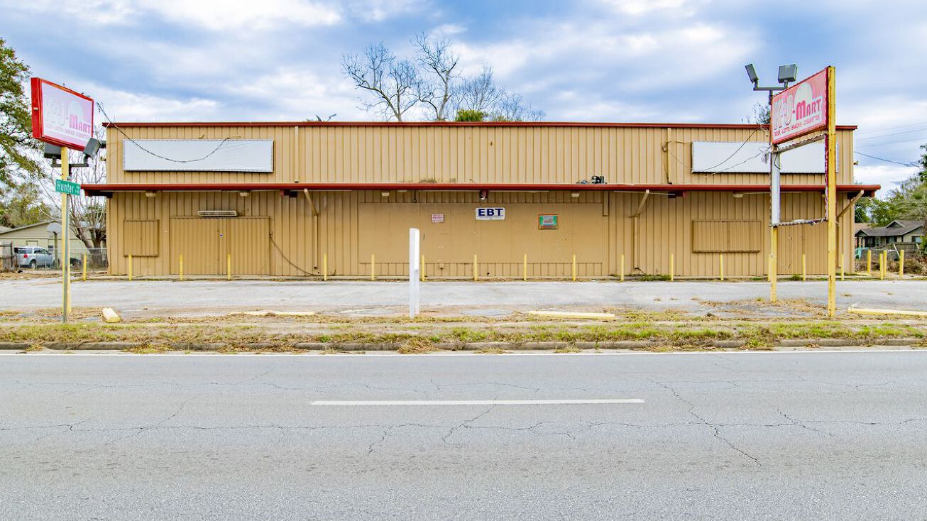 Pictures of Industrial, Mixed Use, Office, Retail property located at 2200 North W Street, Pensacola, FL 32505 for sales - image #1