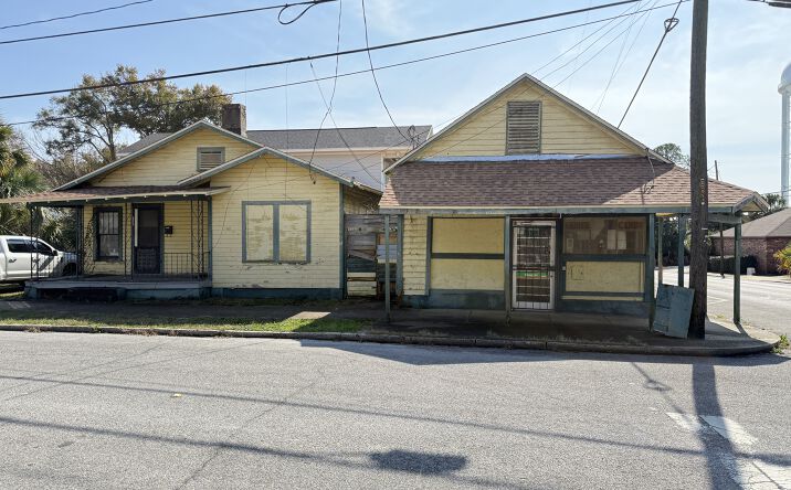 Pictures of Hospitality, Multifamily, Office, Retail property located at 127 W Belmont St, Pensacola, FL 32501 for sales - image #1