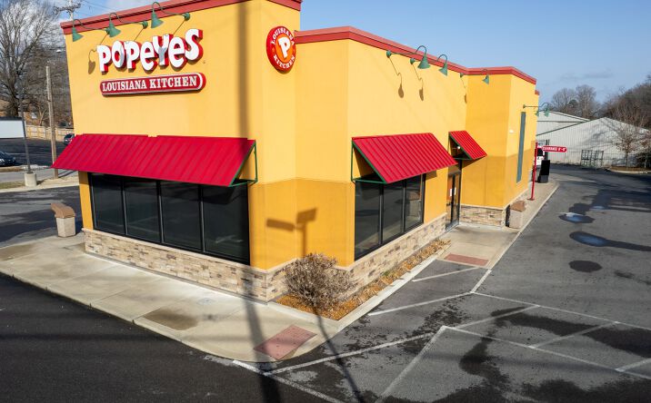 Pictures of Retail property located at 1018 Paris Rd, Mayfield, KY 42066 for sales - image #1