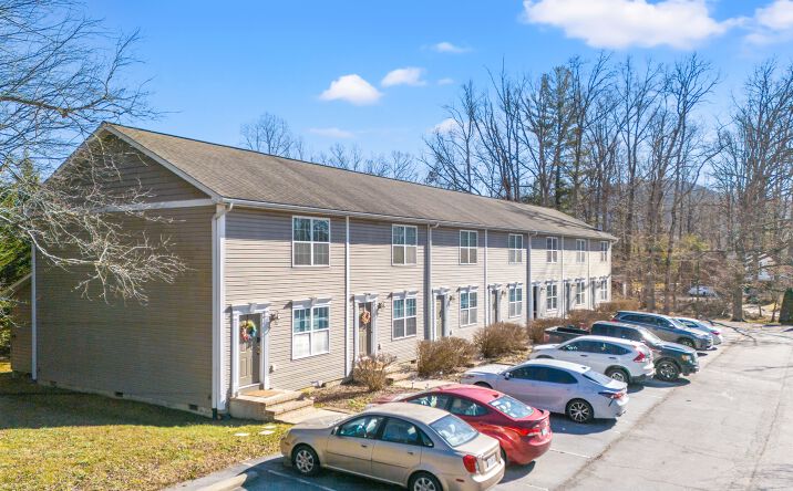 Pictures of Multifamily property located at 26 Meadow Glen Ct, Fletcher, NC 28732 for sales - image #1
