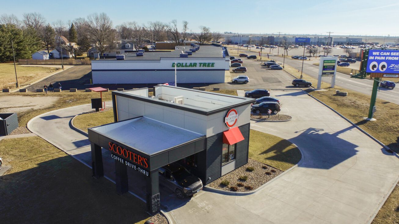 Pictures of Retail property located at 630 Tenney St, Kewanee, IL 61443 for sales - image #1