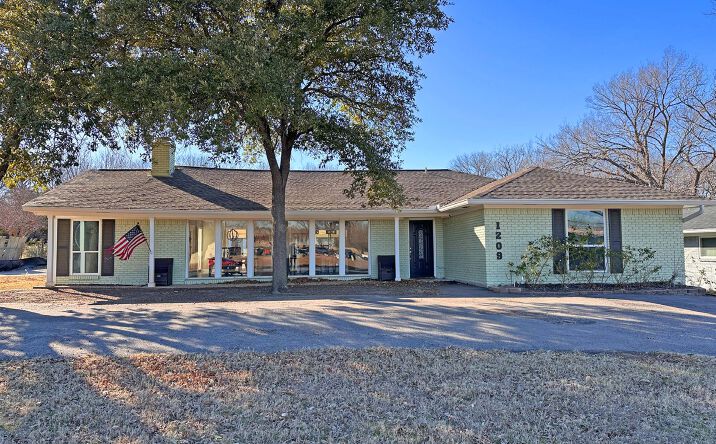 Pictures of Retail, Office property located at 1209 N Goliad St, Rockwall, TX 75087 for sales - image #1
