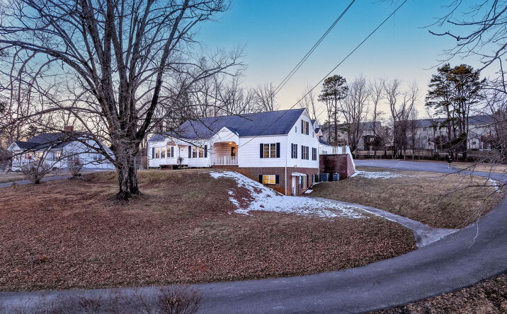 Pictures of Office property located at 661 E Main St, Abingdon, VA 24210 for sales - image #1