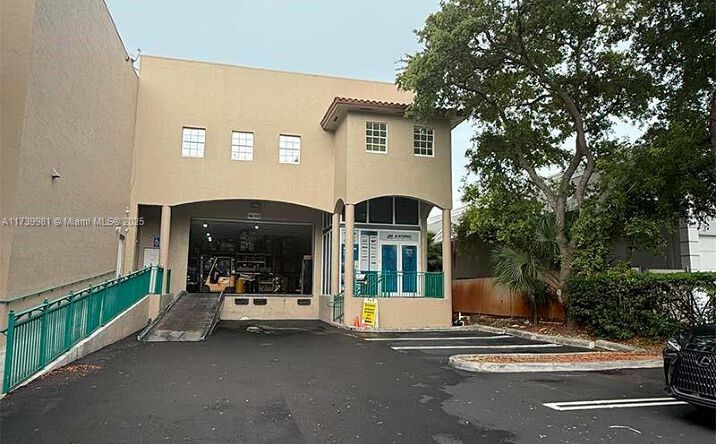 Pictures of Industrial property located at 10200 NW 25th St # 113, Doral, FL 33172 for sales - image #1