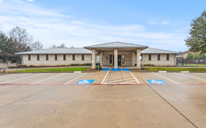 Pictures of Retail, Special Purpose property located at 7550 Shady Grove Rd, North Richland Hills, TX 76182 for sales - image #1