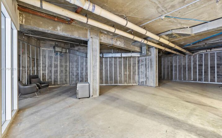 Pictures of Retail, Multifamily property located at 170 SE 14th St, Miami, FL 33131 for sales - image #1