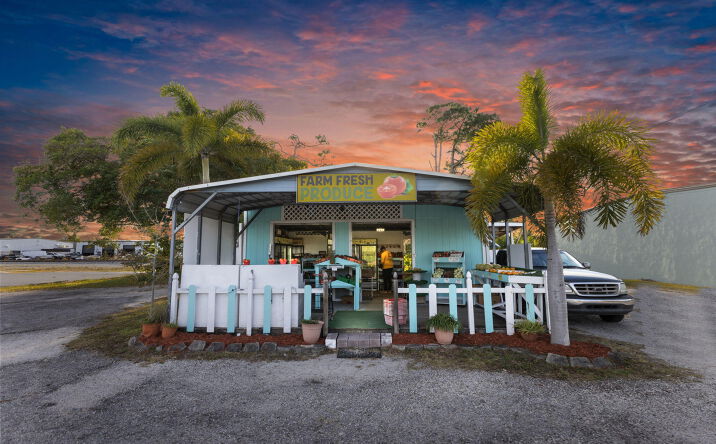 Pictures of Retail property located at 695 Us 1, Vero Beach, FL 32962 for sales - image #1