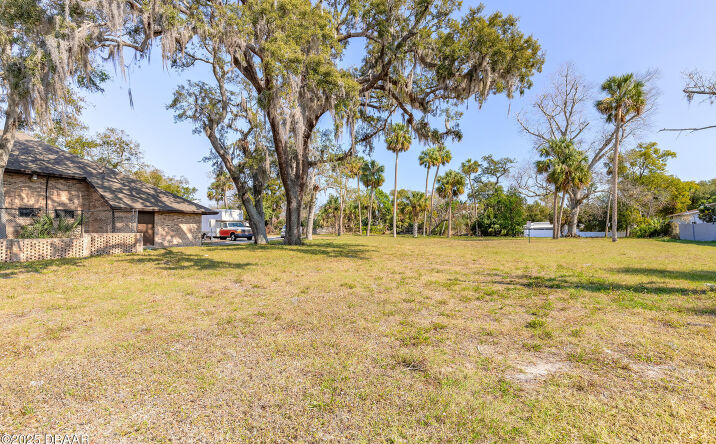 Pictures of Land property located at 629 N Ridgewood Avenue, Daytona Beach, FL 32114 for sales - image #1