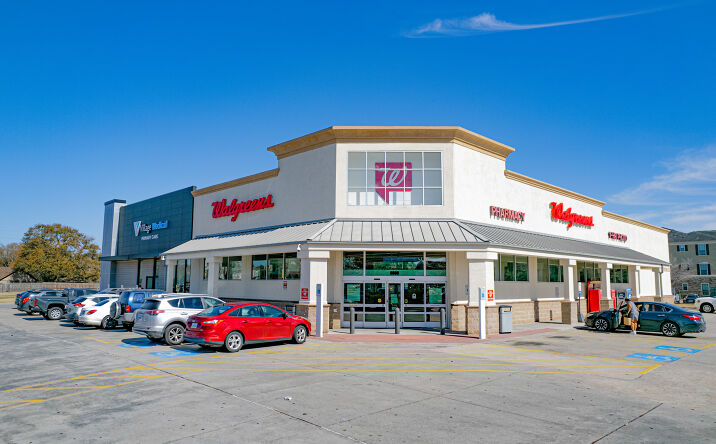 Pictures of Retail property located at 8808 Antoine Dr, Houston, TX 77088 for sales - image #1