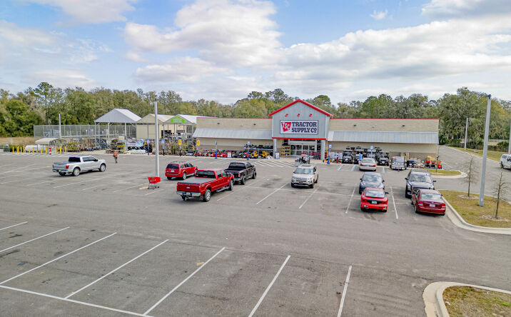 Pictures of Retail property located at 7633 US-301, Hawthorne, FL 32640 for sales - image #1