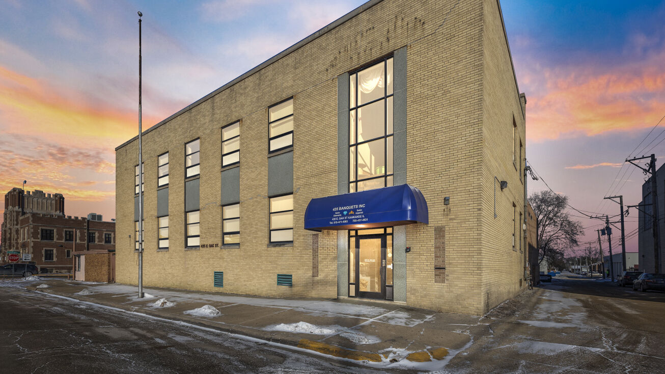 Pictures of Mixed Use, Office, Retail property located at 435 E Oak St, Kankakee, IL 60901 for sales - image #1