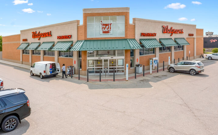 Pictures of Retail property located at 1301 1st St S, Willmar, MN 56201 for sales - image #1