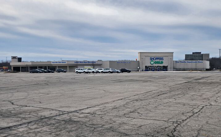 Pictures of Retail property located at 500 River Oaks Dr, Calumet City, IL 60409 for sales - image #1