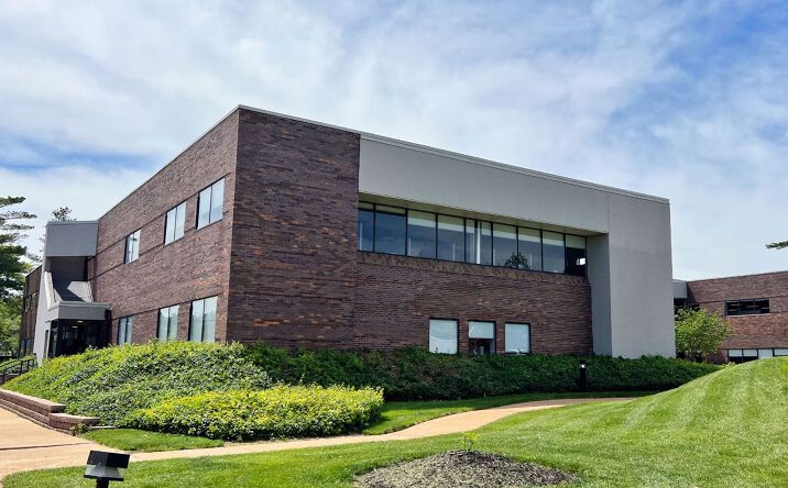 Pictures of Office property located at 1145 Corporate Lake Dr, St. Louis, MO 63132 for sales - image #1