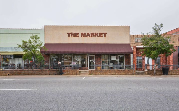 Pictures of Mixed Use, Office, Retail property located at 114 S Washington Street, Bastrop, LA 71220 for sales - image #1