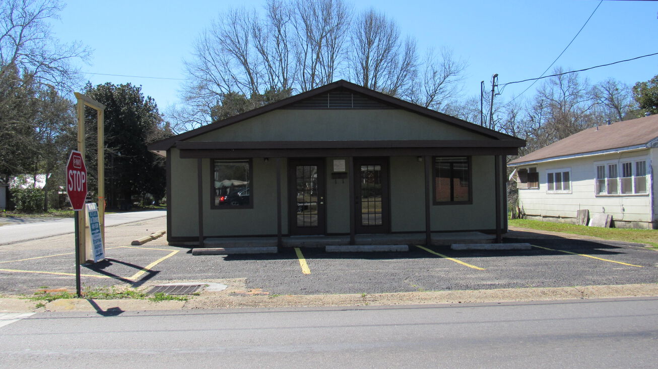 Pictures of Office, Self Storage property located at 101 W Lee St, Chickasaw, AL 36611 for sales - image #1