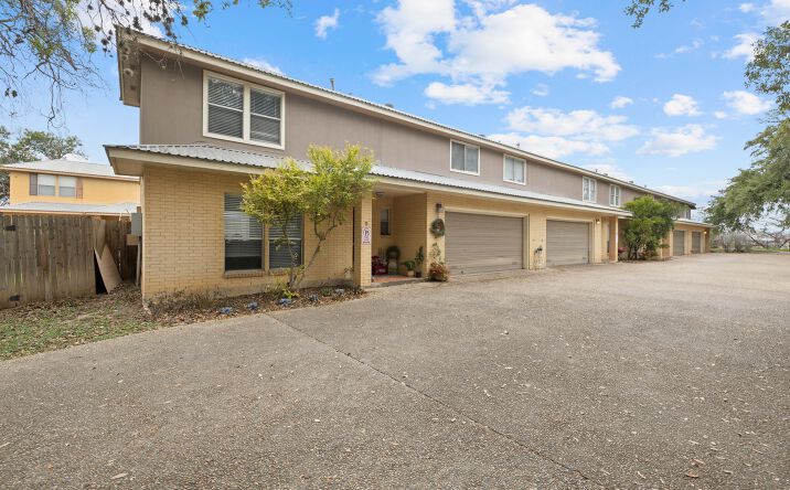 Pictures of Multifamily, Hospitality property located at 1627 Kuehler Ave, New Braunfels, TX 78130 for sales - image #1