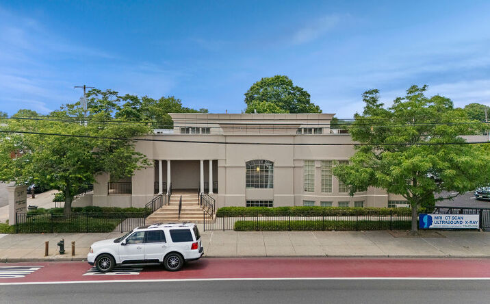 Pictures of Office property located at 2777 Hylan Blvd, Staten Island, NY 10306 for sales - image #1