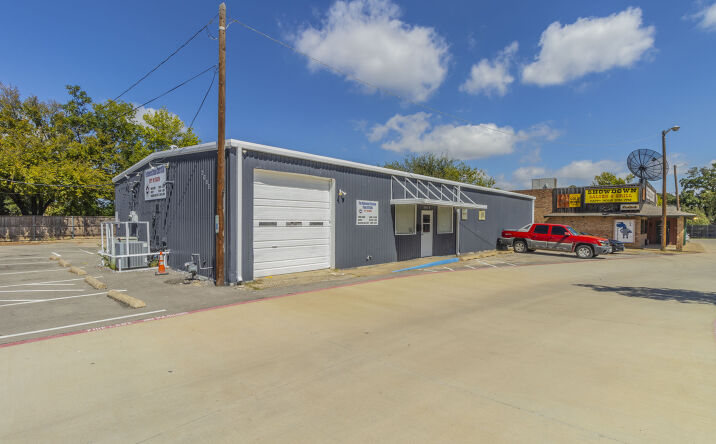 Pictures of Retail property located at 2015 S Cooper St, Arlington, TX 76010 for sales - image #1