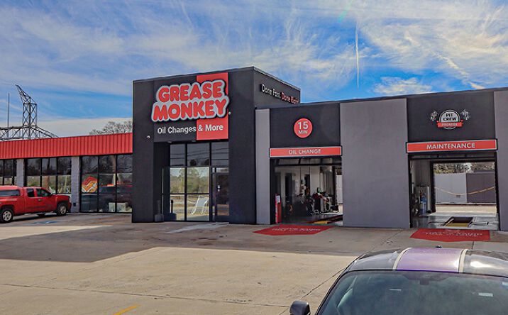 Pictures of Retail property located at 2305 Watson Blvd, Warner Robins, GA 31093 for sales - image #1