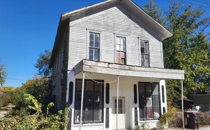 Pictures of Mixed Use, Office, Retail, Self Storage property located at 110 N Main St, Chambersburg, IL 62323 for sales - image #1