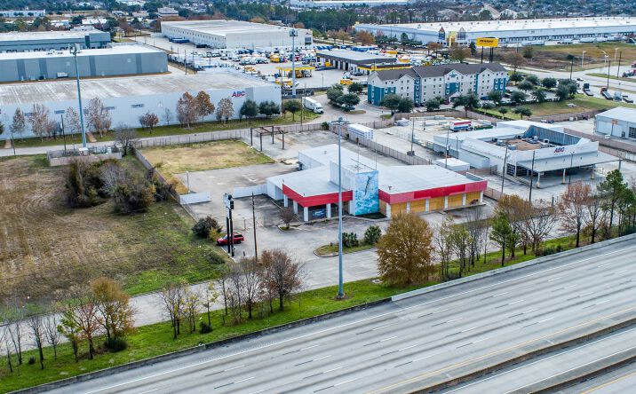 Pictures of Retail, Office, Industrial property located at 14908 North Fwy, Houston, TX 77090 for sales - image #1