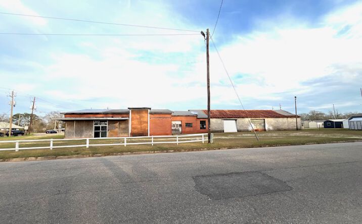 Pictures of Industrial, Office, Retail, Special Purpose property located at 332 N. Trammell St. Atmore, AL, Atmore, AL 36502 for sales - image #1