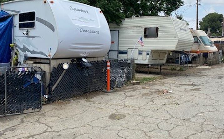 Pictures of Mobile Home Park, Multifamily property located at 206 Beardsley Ave, Bakersfield, CA 93308 for sales - image #1