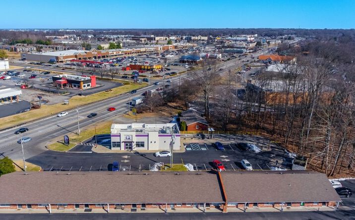 Pictures of Retail property located at 4304 Outer Loop, Louisville, KY 40219 for sales - image #1