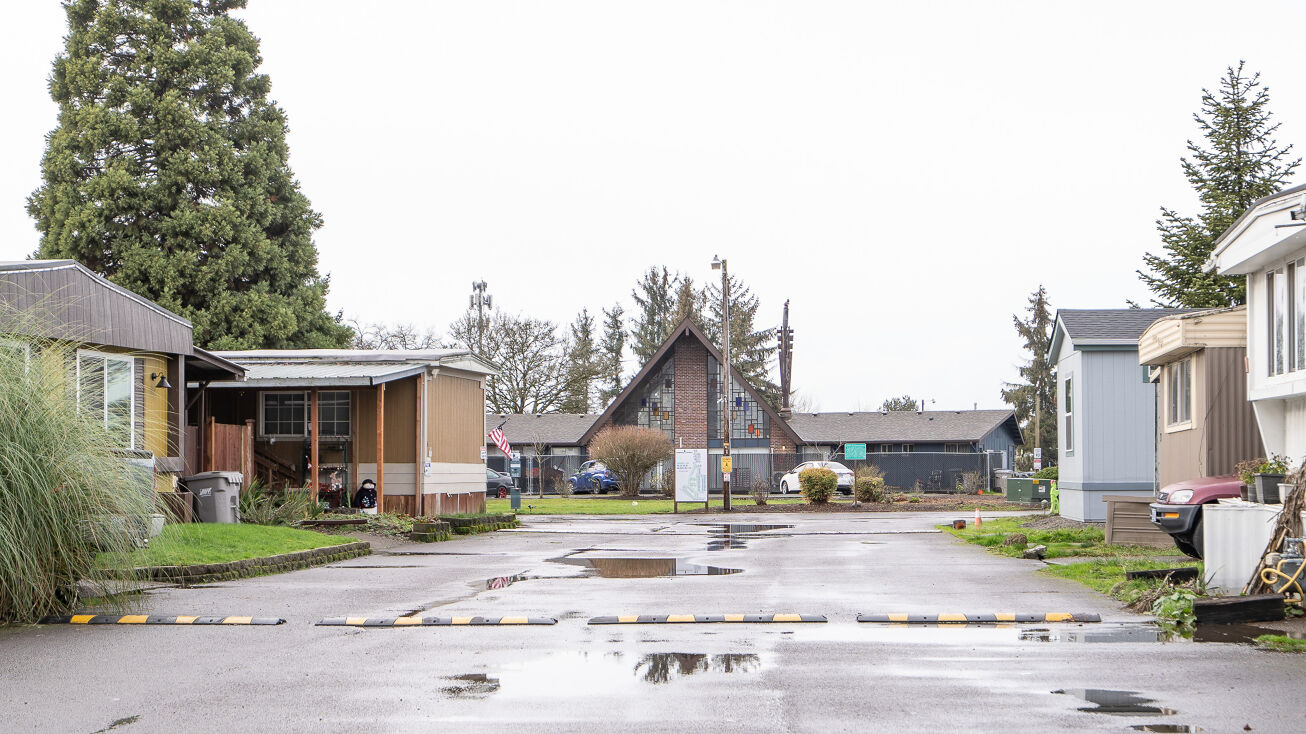 Pictures of Mobile Home Park property located at 950 Airport Rd SE, Albany, OR 97322 for sales - image #1