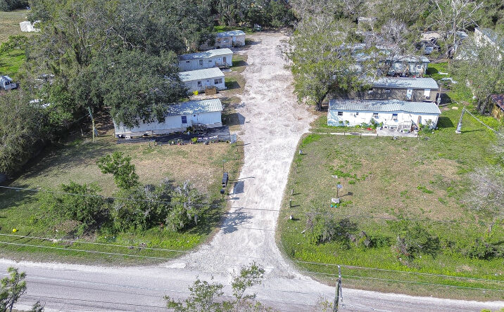 Pictures of Mobile Home Park property located at 425 18th St SE, Ruskin, FL 33570 for sales - image #1